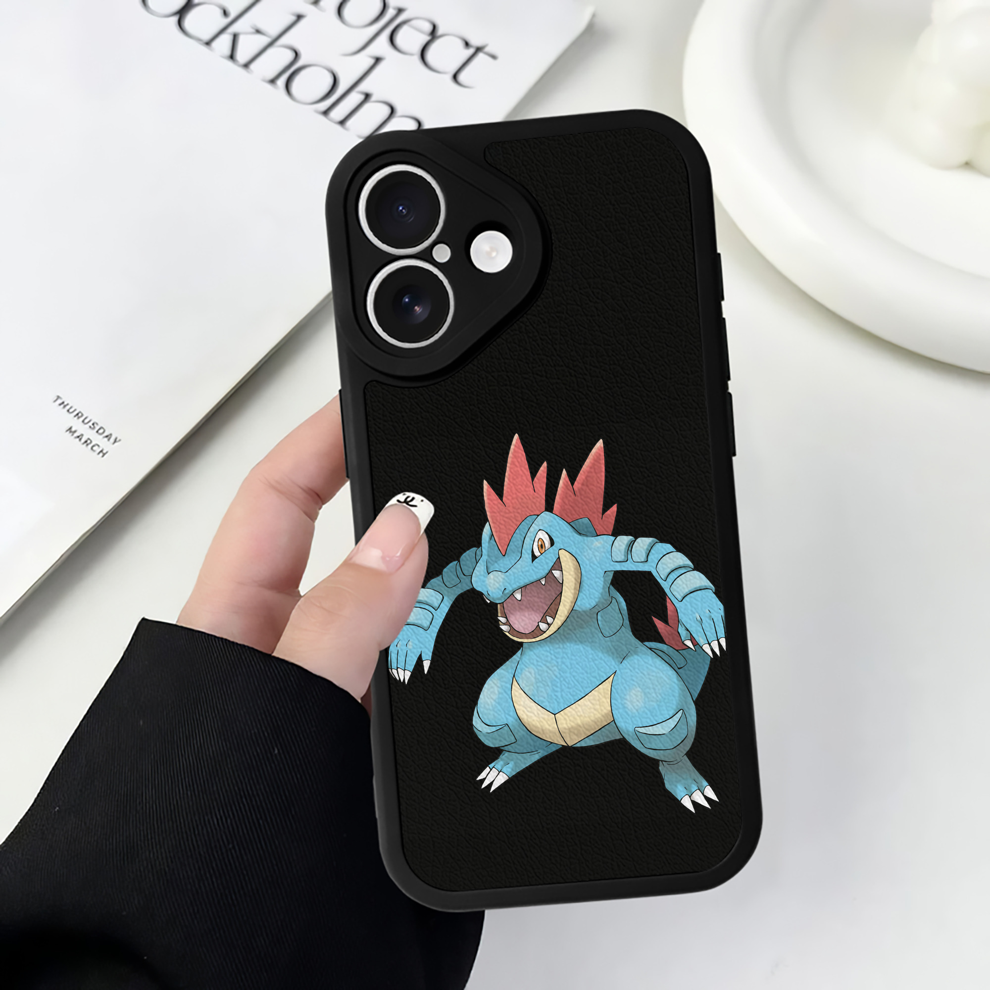 （画像用） ポケットモンスター Pokémon 【iPhone 16シリーズ対応】シリコンスマホケース（レザー調） 材質：シリコン